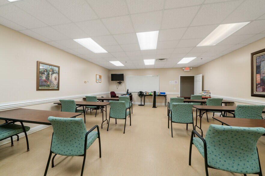 More Photos Of 60 Highway 22, Milledgeville Showroom For Sale