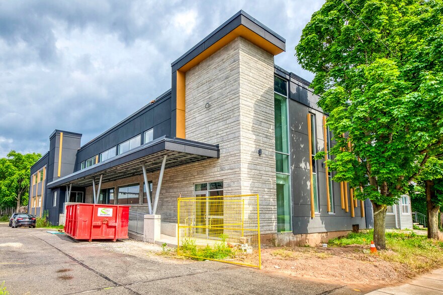 More Photos Of 401 Victoria Ave N, Hamilton Medical For Lease