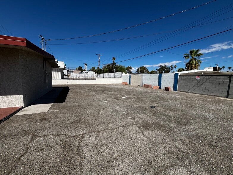 More Photos Of 1610 E Sahara Ave, Las Vegas Storefront Retail Office For Lease