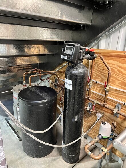 More Photos Of 1408 Pierce St, Norfolk Warehouse For Sale