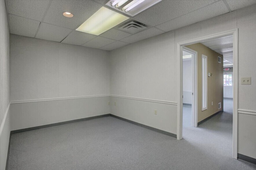 More Photos Of 1137 Kennebec Dr, Chambersburg Office For Sale