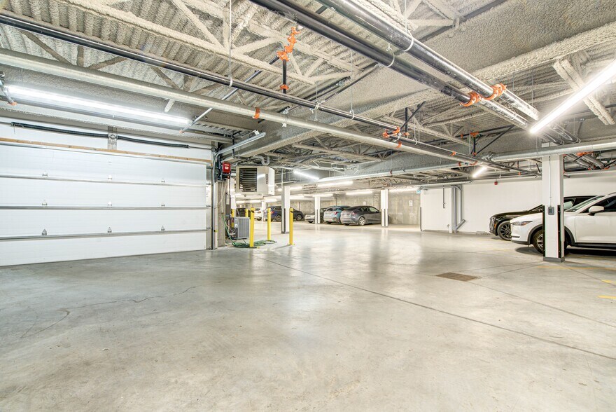 More Photos Of 12421 Boul Lacordaire, Montréal Medical For Sale