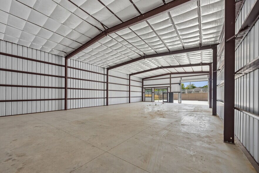 More Photos Of 8218 Homestead Rd, Houston Light Distribution For Sale