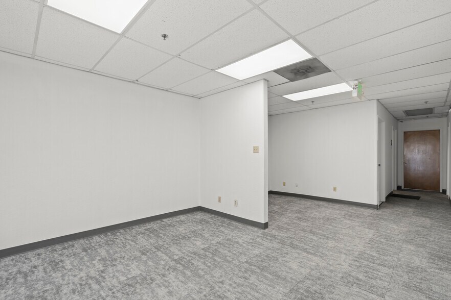 More Photos Of 33401-33433 Western Ave, Union City Warehouse For Lease