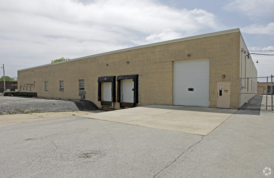 More Photos Of W142N9039-W142N9041 Fountain Blvd, Menomonee Falls Service For Lease