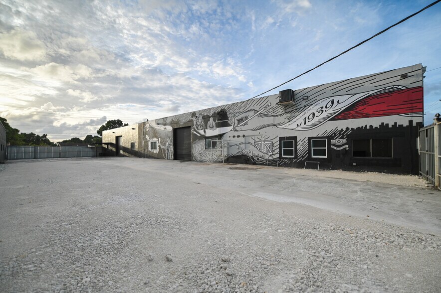 More Photos Of 3630 E 10th Ct, Hialeah Warehouse For Lease