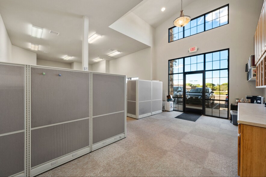 More Photos Of 3207 Lakeside Vlg, Prescott Office For Sale