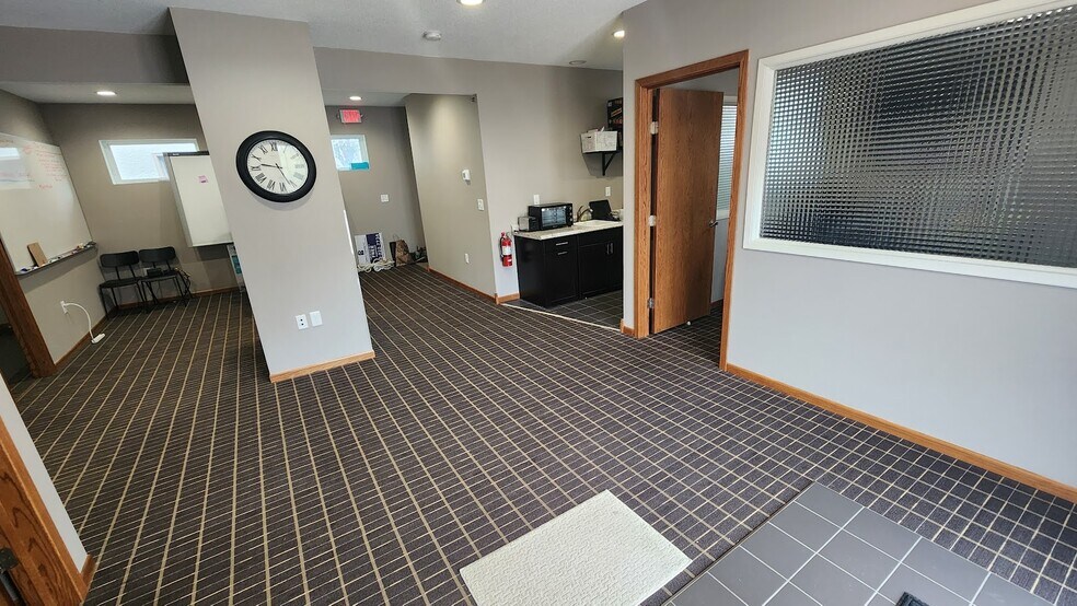 More Photos Of 444 N 12th Ave N, South Saint Paul Office For Sale