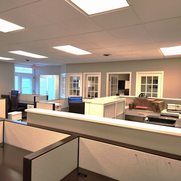 More Photos Of 17 Wilmot Ln, Riverside Office For Lease