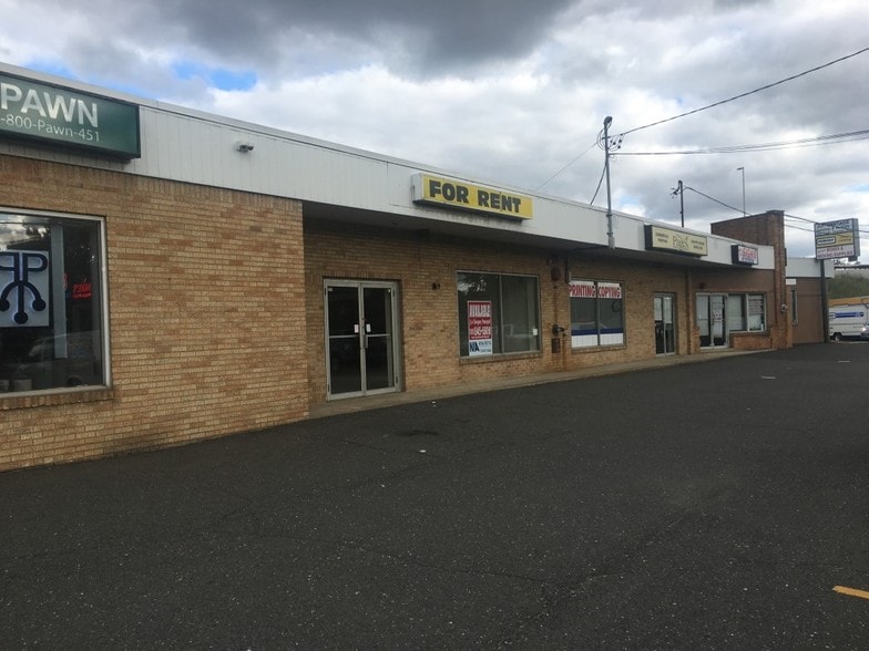 More Photos Of 300 Rt-17, Paramus Storefront For Lease