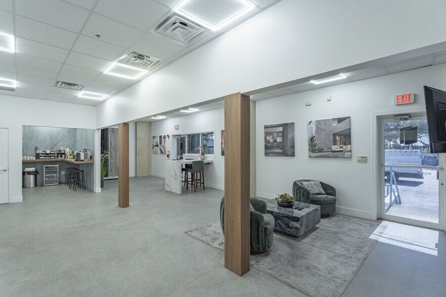 More Photos Of 3520 Old Metro Pky, Fort Myers Warehouse For Lease