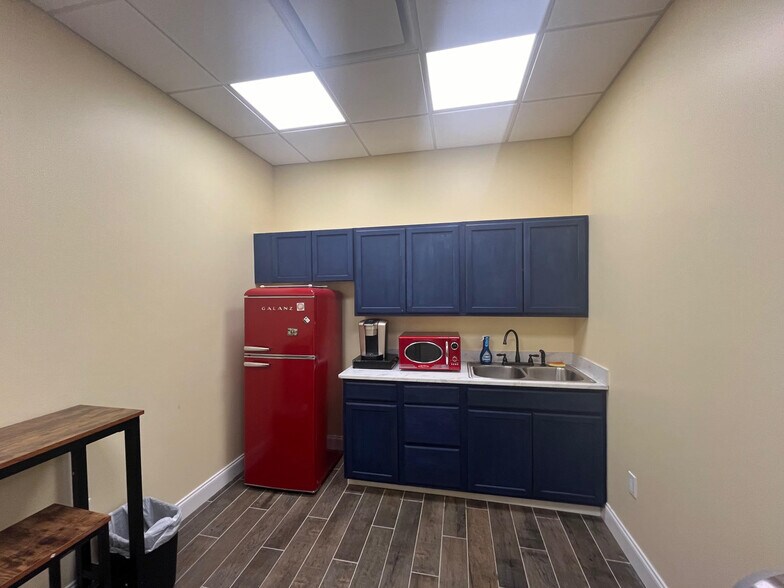 More Photos Of 522 Live Pine Cir, Apopka Warehouse For Sale