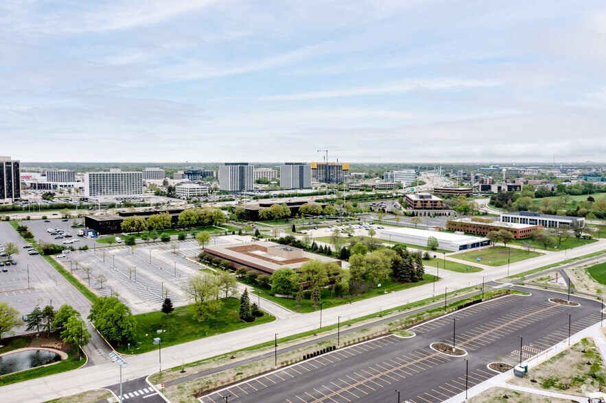More Photos Of 1400 Kensington Rd, Oak Brook Office For Sale