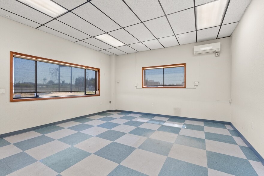 More Photos Of 281 Hamilton Rd N, Chehalis Warehouse For Sale