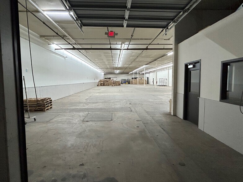 More Photos Of 450 Murray Hill Pky, East Rutherford Warehouse For Lease