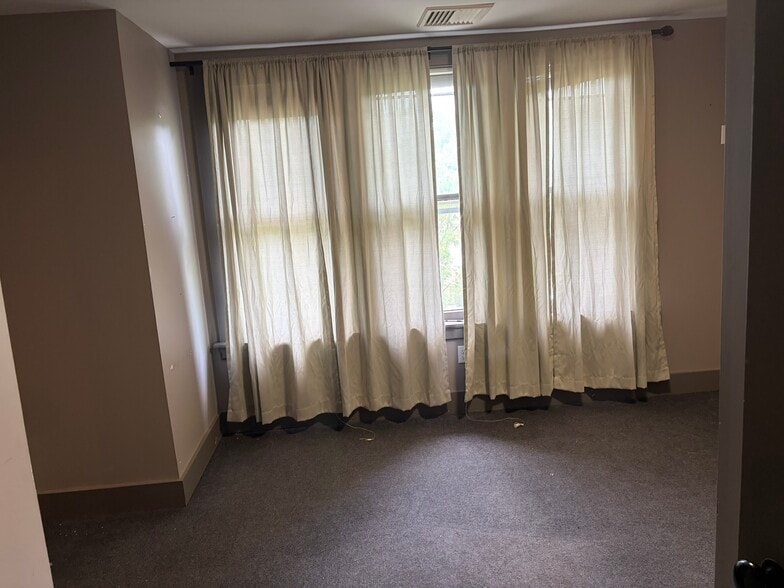 More Photos Of 144 S Main St, Wallingford Office For Sale