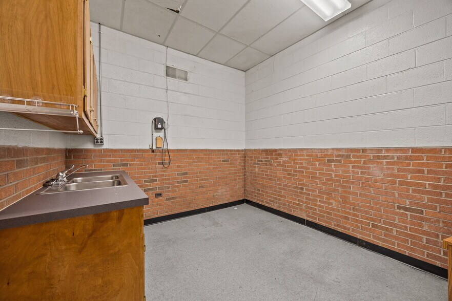 More Photos Of 201 4th St, Walnut Cove Office For Sale