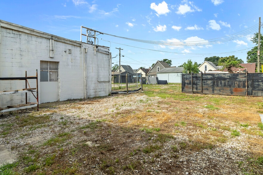 More Photos Of 444 N Holmes Ave, Indianapolis Warehouse For Sale