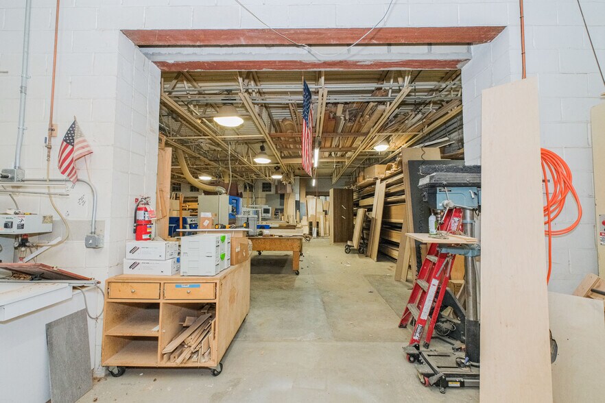 More Photos Of 1944-1952 Richmond Terrace, Staten Island Showroom For Lease