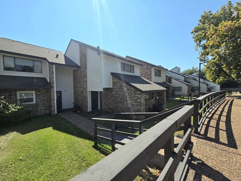 More Photos Of 17578 Highway 105, Montgomery Hotel For Sale