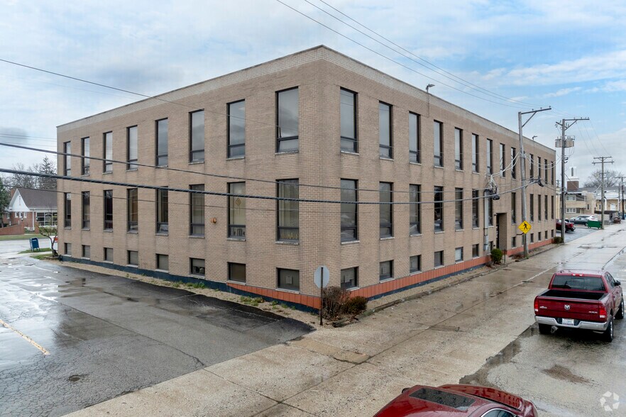 More Photos Of 10526 W Cermak Rd, Westchester Office For Lease
