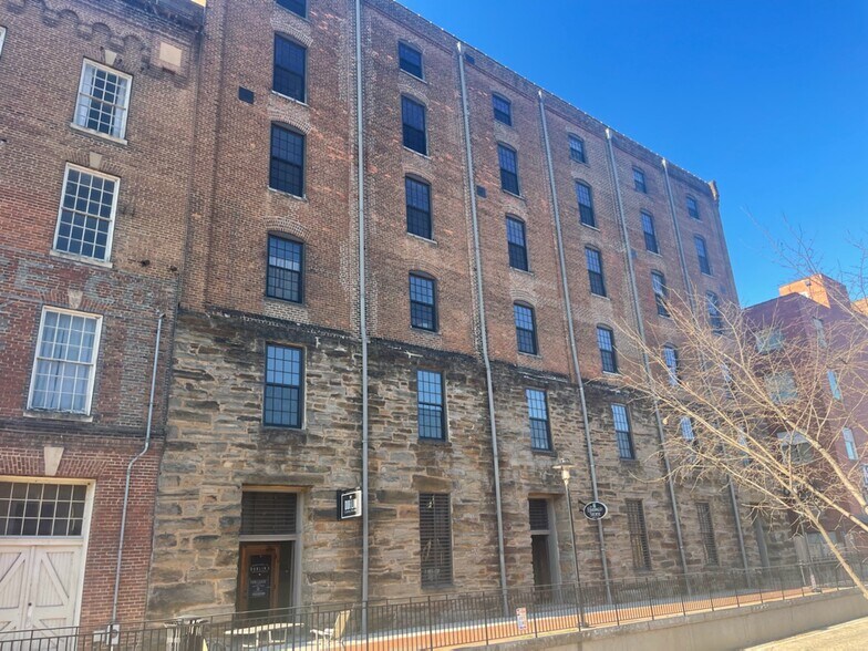 Primary Photo Of 1001 Jefferson St, Lynchburg Apartments For Lease