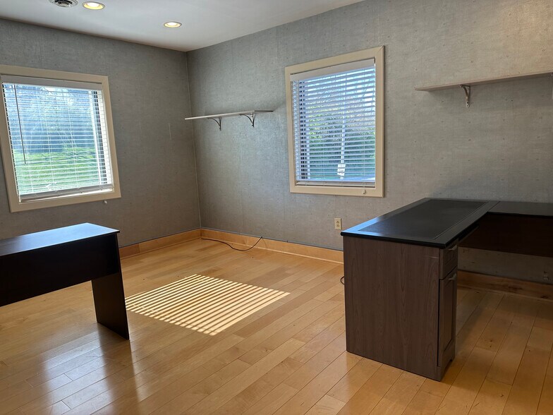 More Photos Of 1055 Dove Run Rd, Lexington Office For Lease