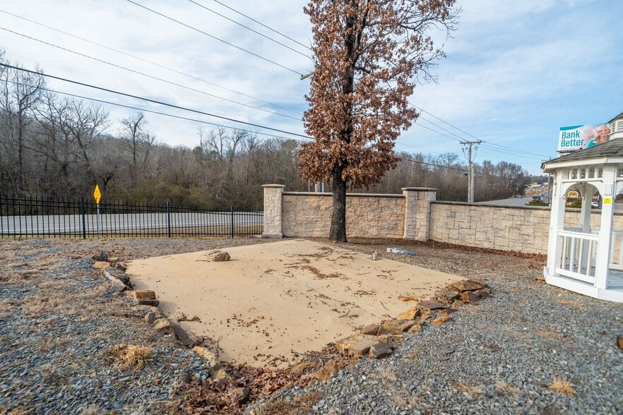 More Photos Of 1915 Walkers Trl, Conway General Retail For Sale