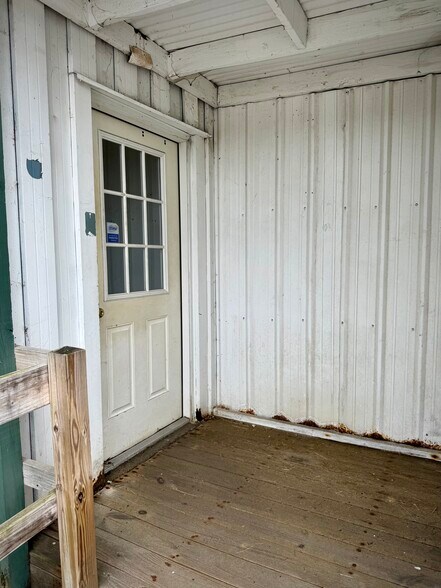 More Photos Of 21 Squires St, Cortland Warehouse For Lease