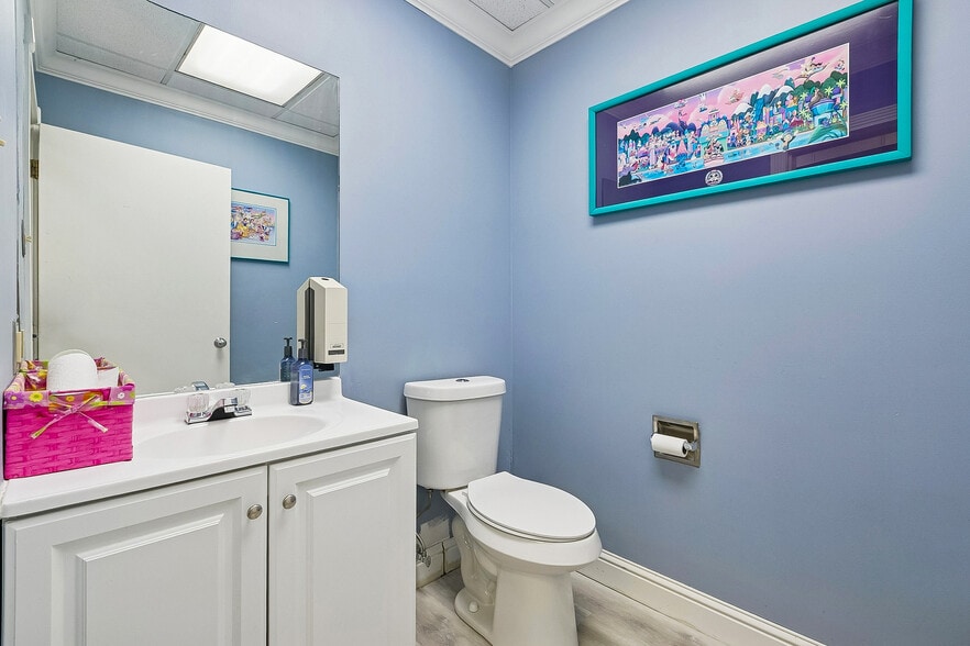 More Photos Of 2309 N Hullen St, Metairie Serviced Offices For Sale