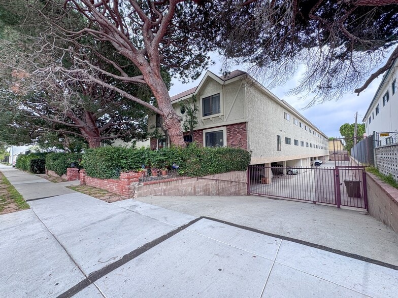Primary Photo Of 2318 16th St, Santa Monica Apartments For Sale