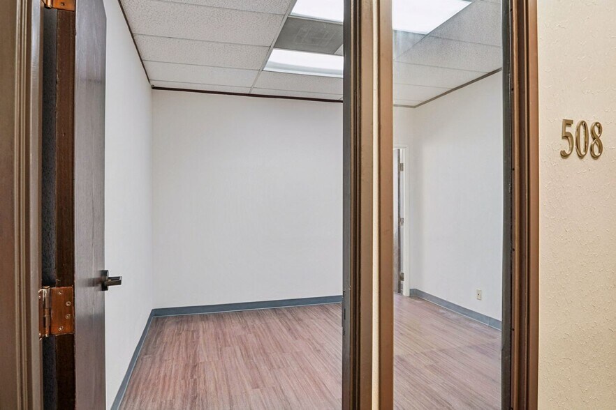 More Photos Of 1800 Teague Dr, Sherman Office For Sale