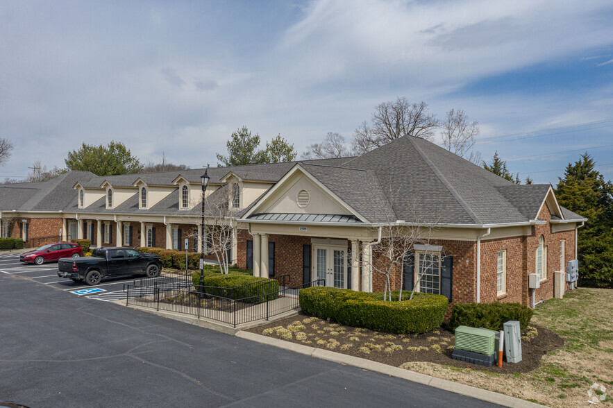 Primary Photo Of 1509 Hunt Club Blvd, Gallatin Medical For Sale