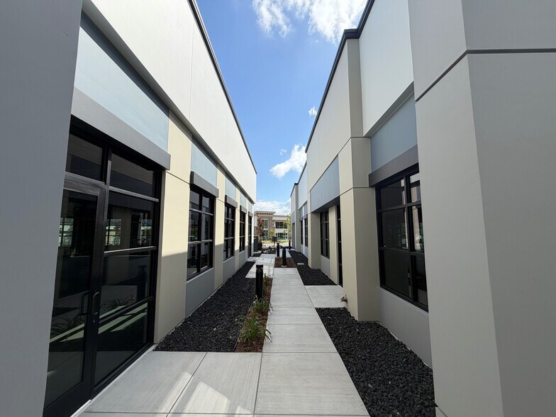 More Photos Of 850 Patriot Dr, Moorpark Unknown For Lease