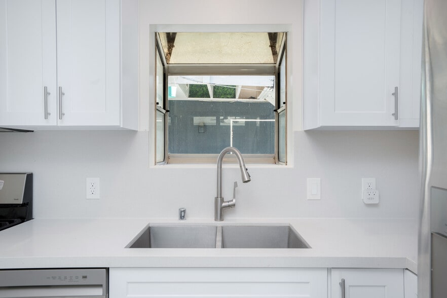 More Photos Of 12334 Moorpark St, Studio City Apartments For Sale