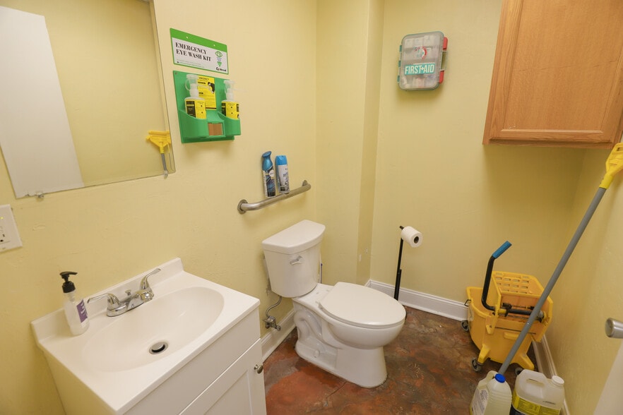 More Photos Of 500 NW 60th St, Gainesville Storefront Retail Office For Lease