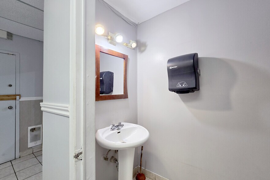 More Photos Of 2019 Bank St, Ottawa Apartments For Sale