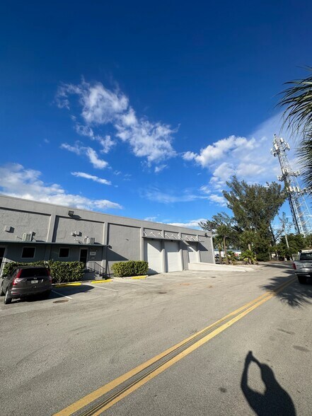 More Photos Of 7441-7571 NW 78th St, Medley Warehouse For Lease