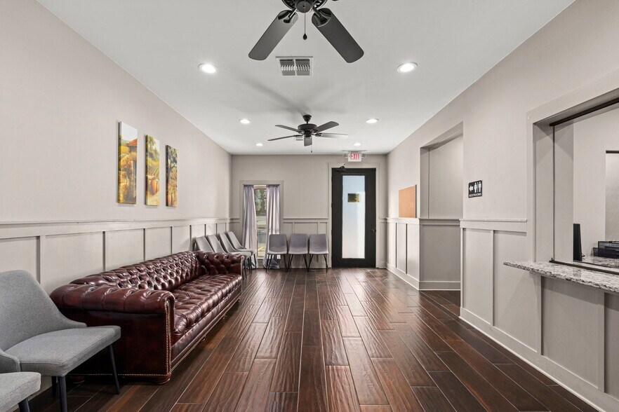 More Photos Of 9518 Tioga Dr, San Antonio Office For Sale