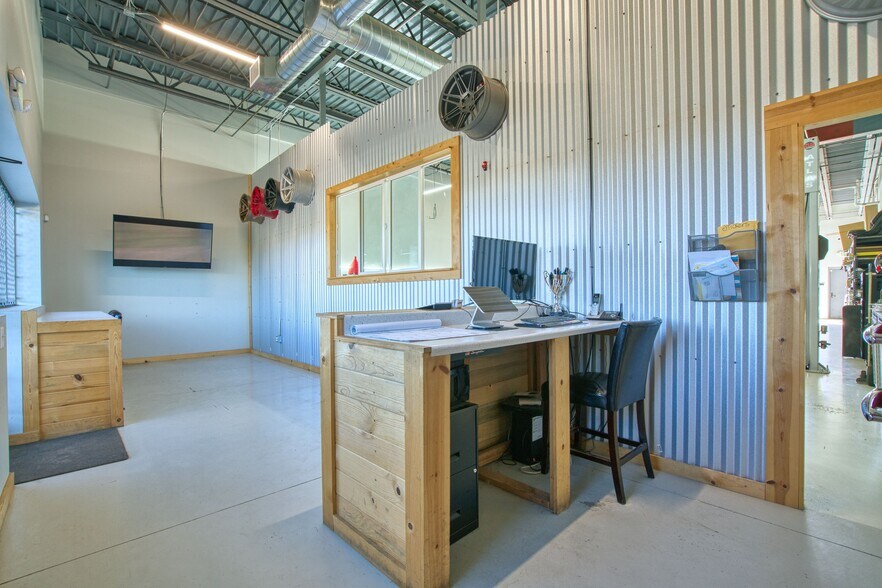 More Photos Of 3600 Stagecoach Rd, Longmont Industrial For Lease