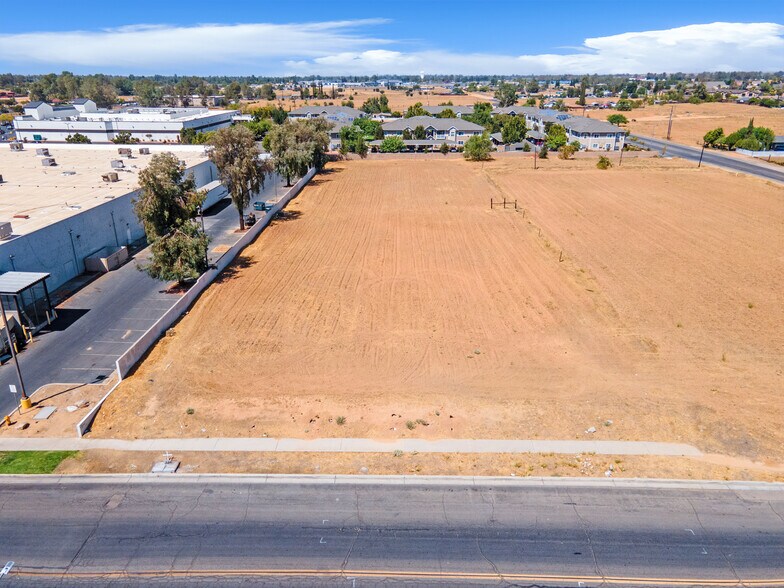 More Photos Of NEC Country Club Dr & Sherwood Ave, Madera Land For Sale