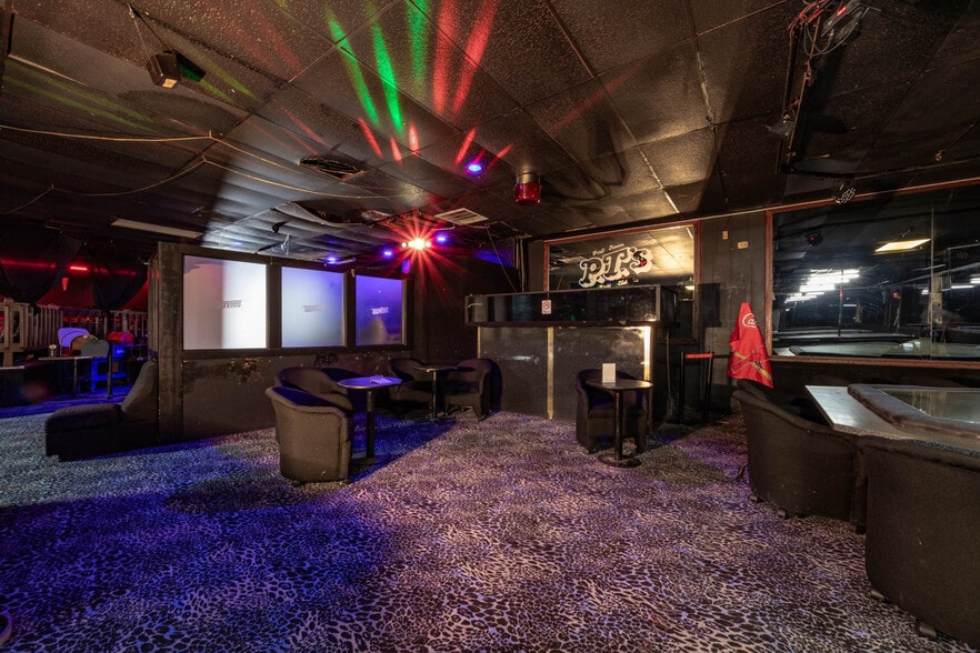 More Photos Of 60 Four Corners Ln, Centreville Bar For Sale