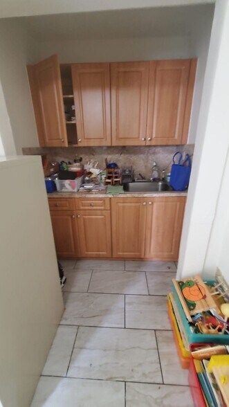 More Photos Of 330-332 W 9th St, Hialeah Storefront Retail Office For Lease