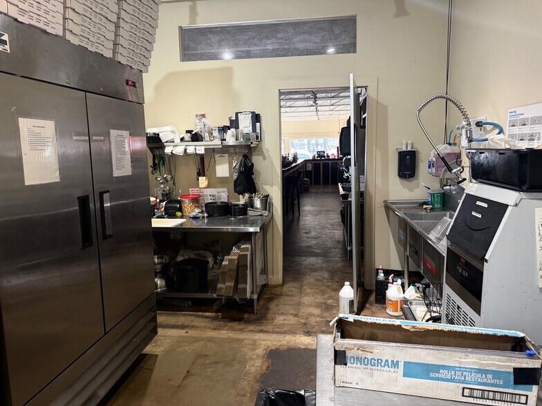 More Photos Of 103 N Nugent Ave, Johnson City Freestanding For Lease