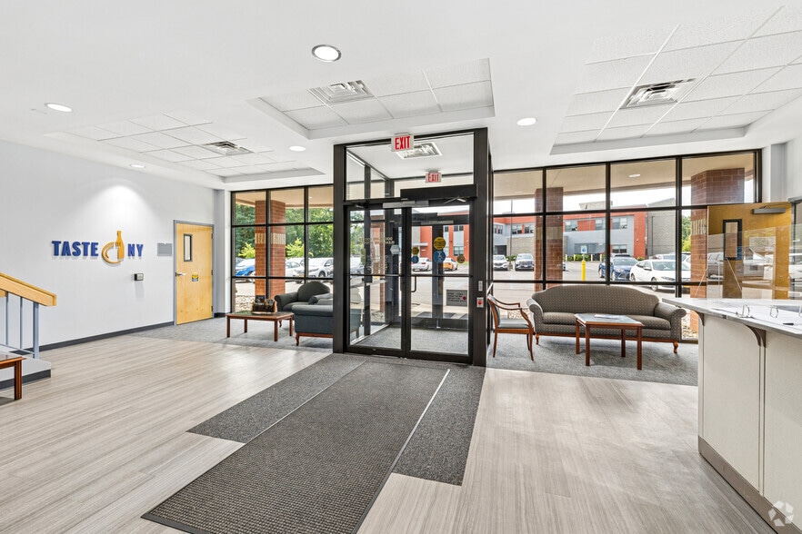 More Photos Of 10B Airline Dr, Albany Office For Sale