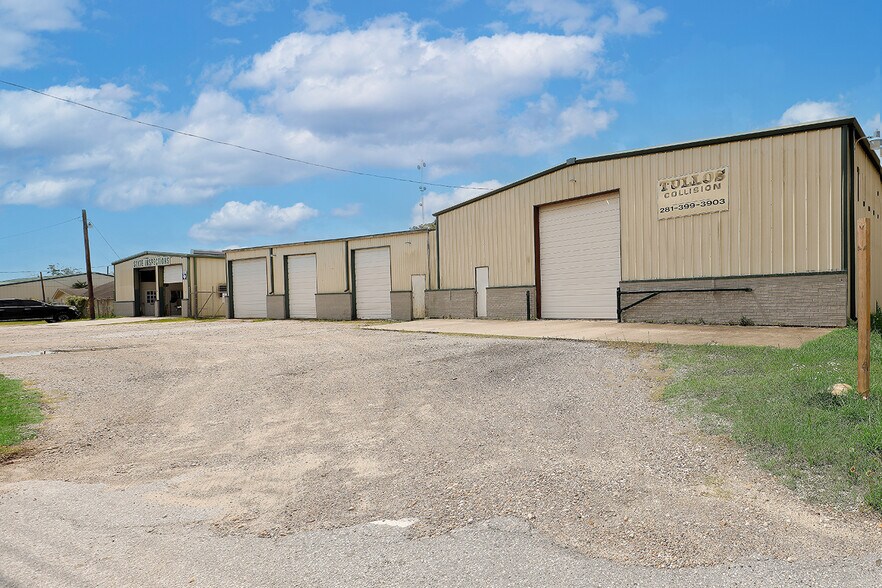 More Photos Of 23210 FM 1485, New Caney Service For Sale