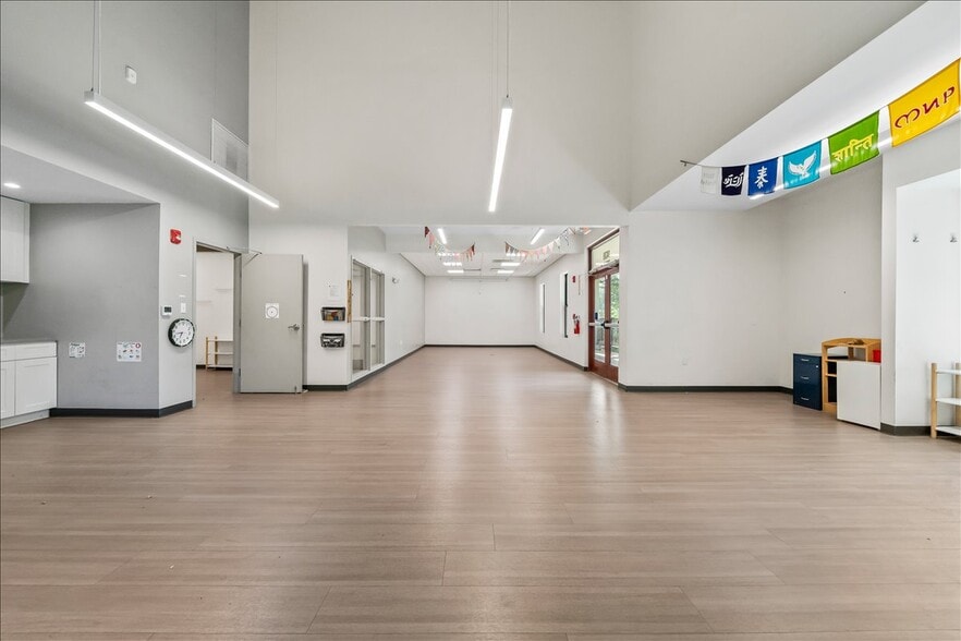 More Photos Of 1430 Poplar Ave, Memphis Office For Sale