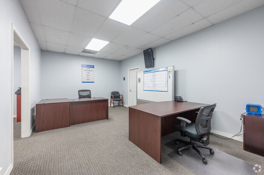 More Photos Of 2880 Sweetwater Ave, Lake Havasu City Light Manufacturing For Sale