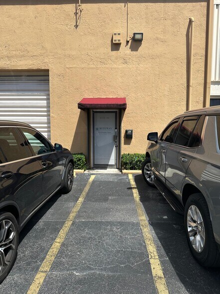 More Photos Of 1157-1161 NW 159th Dr, Miami Warehouse For Lease