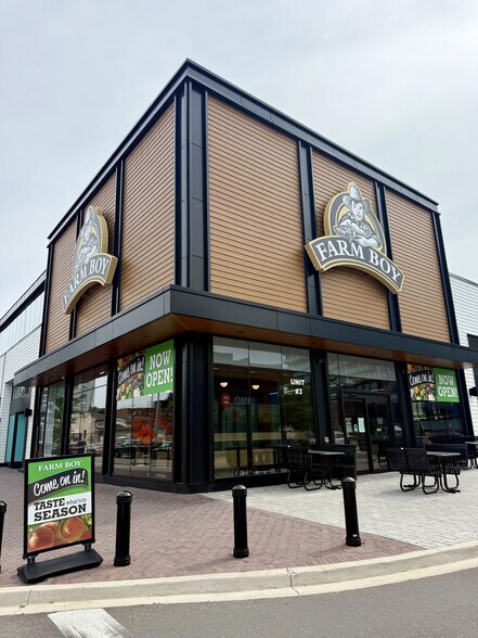 More Photos Of 175 Lakeshore Rd W, Mississauga Unknown For Lease